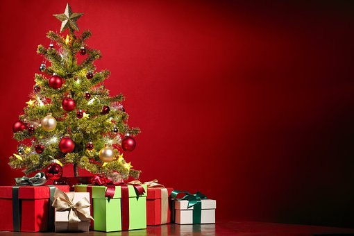 Juletræ og gaver